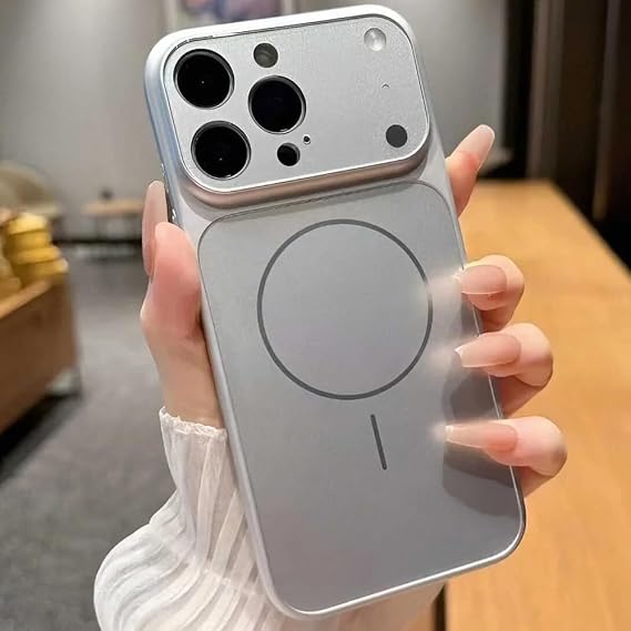 İPhone 14 Pro Max ile Uyumlu 17 Pro Max Görünümlü Magsafe Destekli Kablosuz Şarj Özellikli Kamera Lens Korumalı Şık Metal Görünümlü Telefon Kılıfı