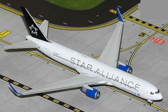 GeminiJets United Airlines Boeing 767-300ER Star Alliance Model Airplane 1:400 Scale Die-Cast Aircraft with Landing Gear, Collectible Display (Ages 14+)
