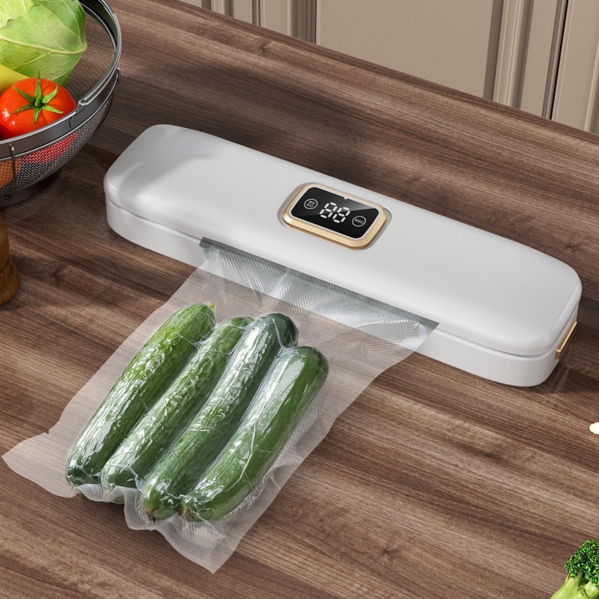 Vacuum Sealer Machine,60KPa Suction Power Food Vacuum Saver with Starter Kits with 10 Bags, Automatic Vacuum Sealer for Food Storage, Single Seal & Vacuum Seal Mode