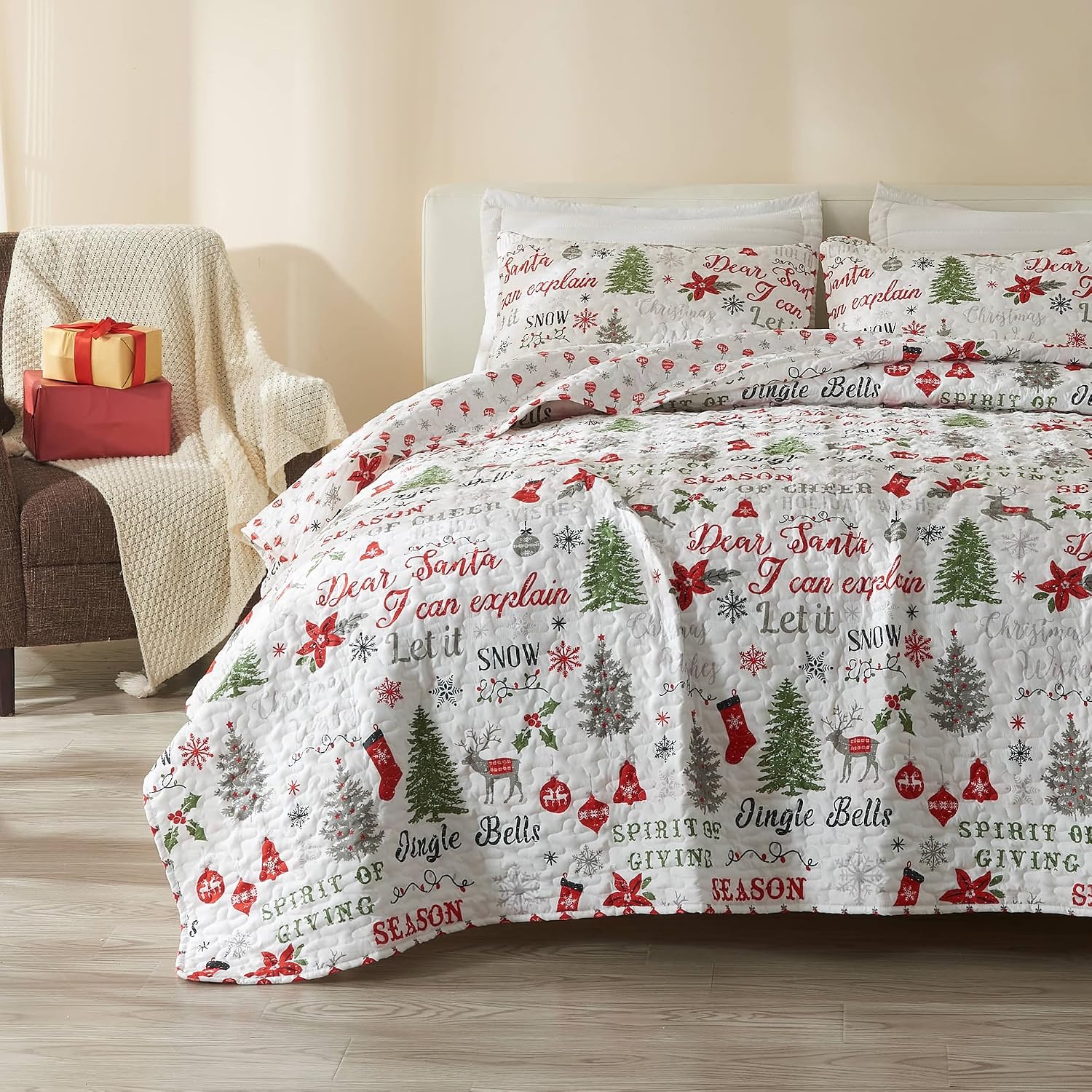 Great Bay Home 3-Piece Christmas Quilt Set with Shams. Reversible Bedspread Coverlet with Holiday Pattern. Carol Collection FullQueen